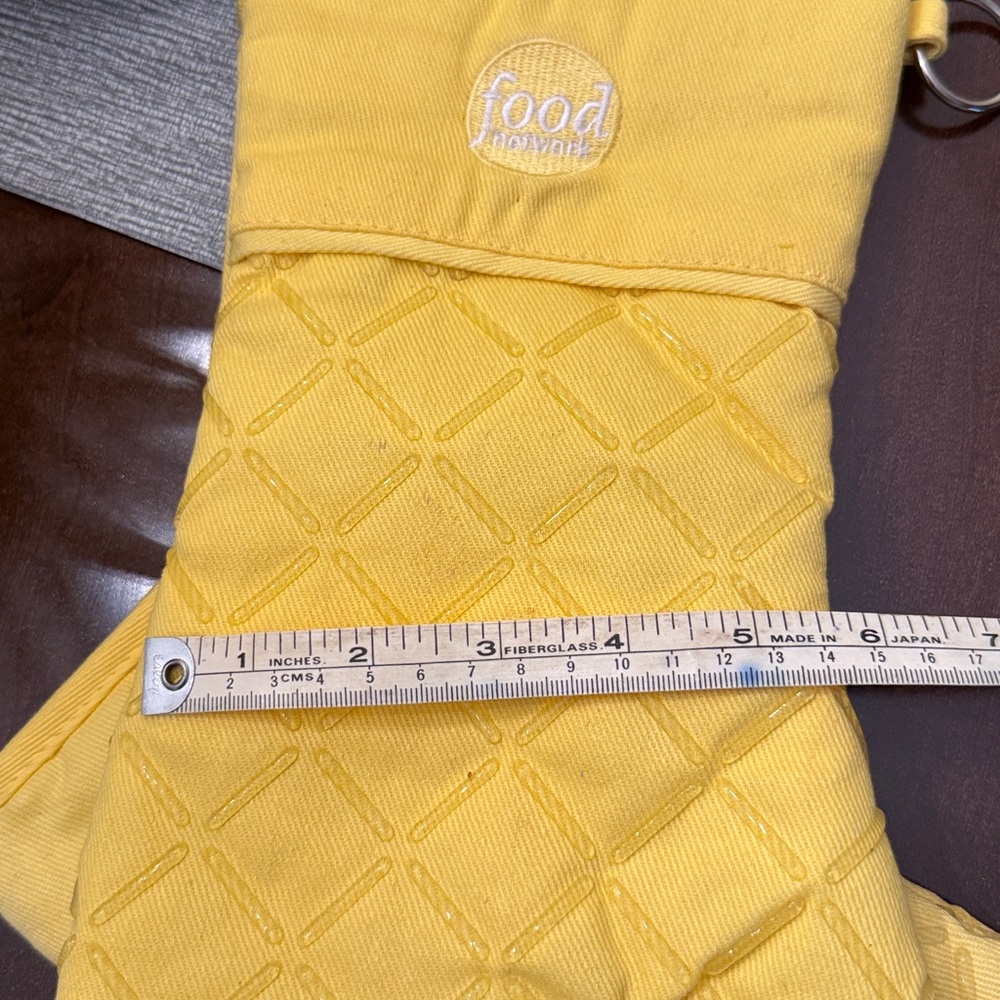 Yellow Quilted Oven Mitts - Picture 6 of 6